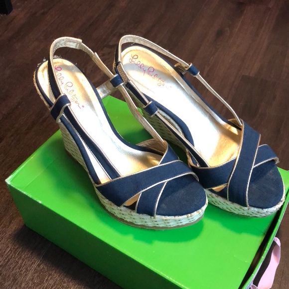 Lilly Pulitzer Shoes - EUC Lilly Pulitzer Ashley wedge, canvas, Navy, 8.5